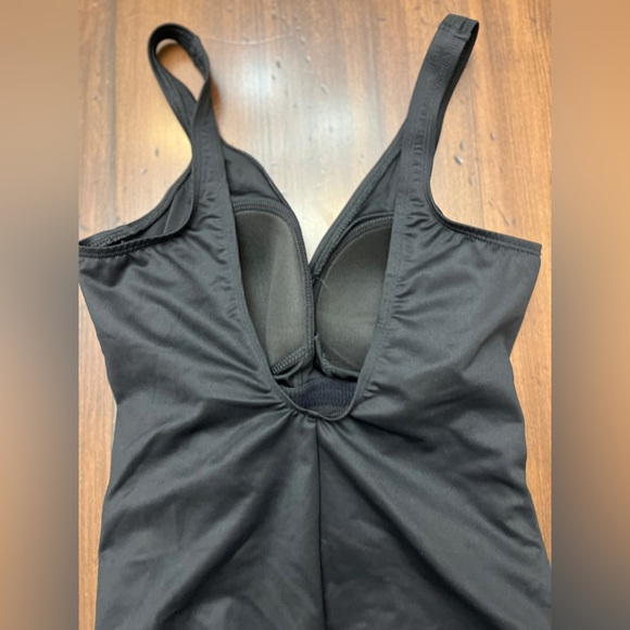 Miraclesuit Oceanus One Piece Size 10 Black Modest Slimming Beach Pool Cruise - Picture 9 of 16